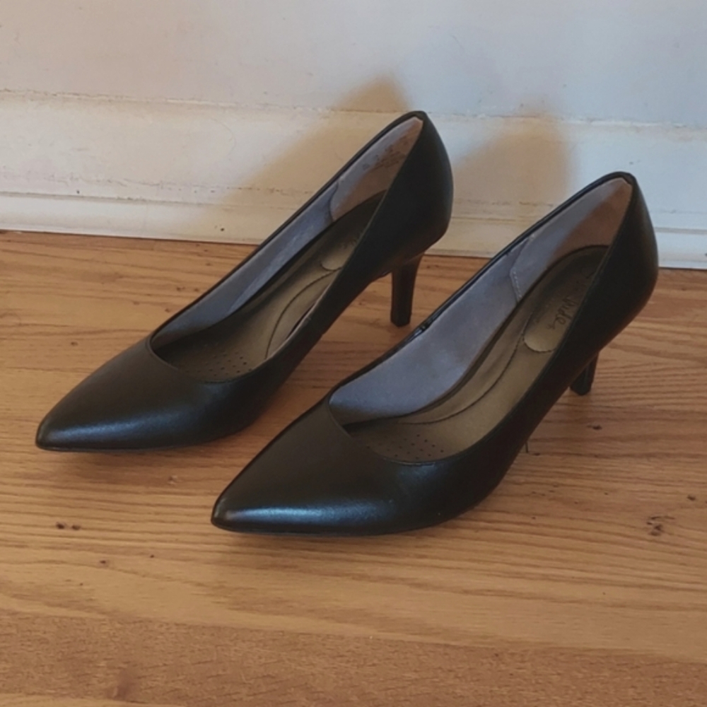 NWOT Life Stride Black Pumps Size 8M
